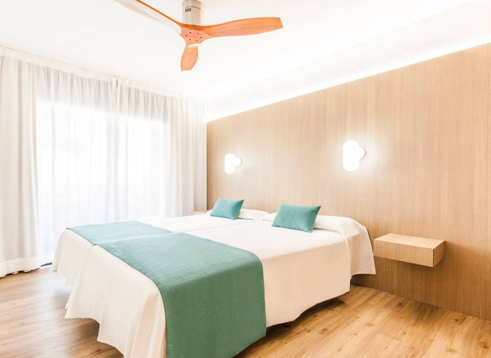 Deluxe double room Parque la Paz Hotel Playa de las Américas Deluxe double room Parque la Paz Hotel Playa de las Américas