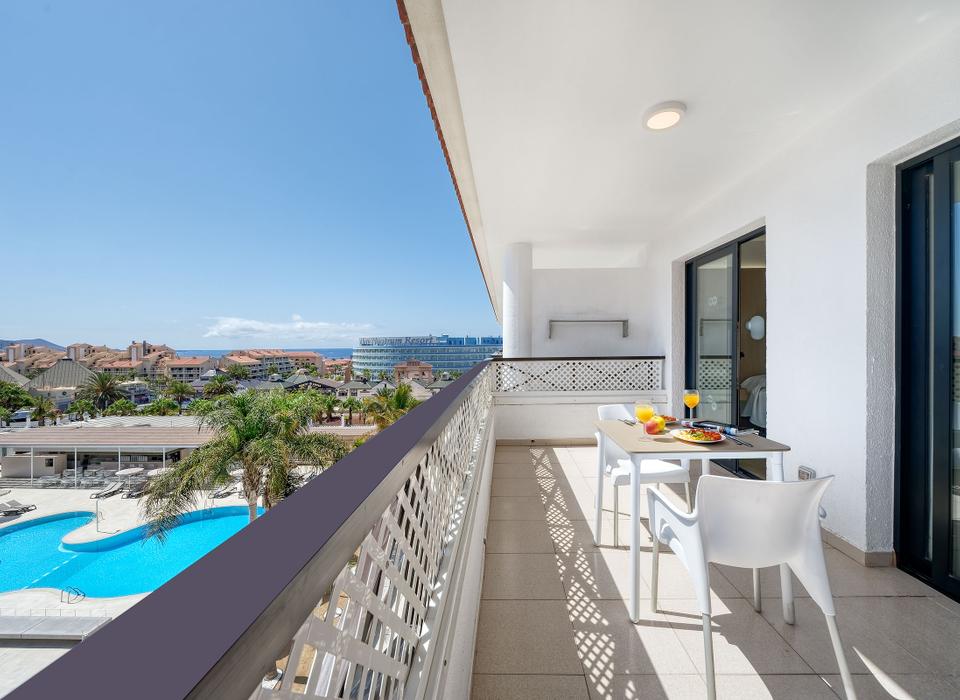 Apartamento Familiar 2 dormitorio Deluxe vista piscina Hotel Parque la Paz Playa de las Américas Apartamento Familiar 2 dormitorio Deluxe vista piscina Hotel Parque la Paz Playa de las Américas