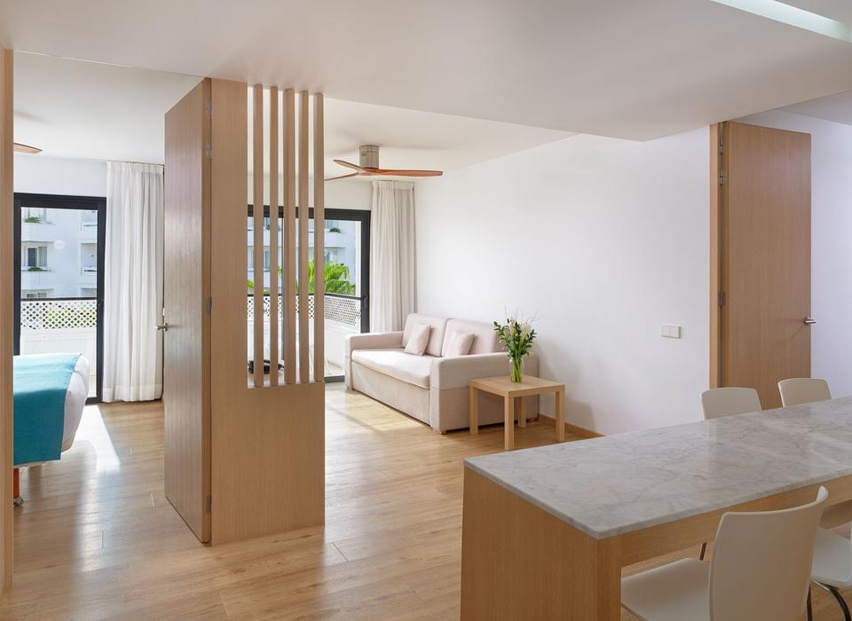 Habitación Familiar Deluxe 2 dormitorios Hotel Parque la Paz Playa de las Américas Habitación Familiar Deluxe 2 dormitorios Hotel Parque la Paz Playa de las Américas