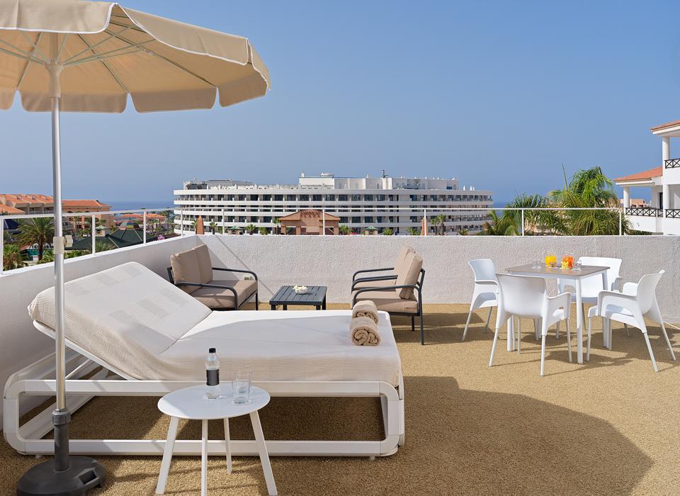 Duplex deluxe con terraza y solárium privado Hotel Parque la Paz Playa de las Américas Duplex deluxe con terraza y solárium privado Hotel Parque la Paz Playa de las Américas