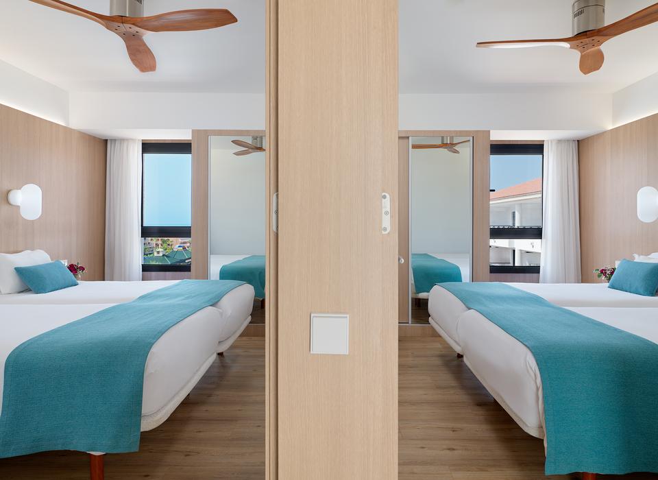 Deluxe duplex room with terrace Parque la Paz Hotel Playa de las Américas Deluxe duplex room with terrace Parque la Paz Hotel Playa de las Américas