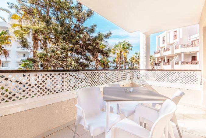 Apartamento 1 dormitorio Deluxe con terraza y solárium privado Hotel Parque la Paz Playa de las Américas Apartamento 1 dormitorio Deluxe con terraza y solárium privado Hotel Parque la Paz Playa de las Américas