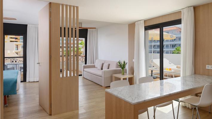 Apartamento 1 dormitorio Deluxe con terraza y solárium privado Hotel Parque la Paz Playa de las Américas Apartamento 1 dormitorio Deluxe con terraza y solárium privado Hotel Parque la Paz Playa de las Américas