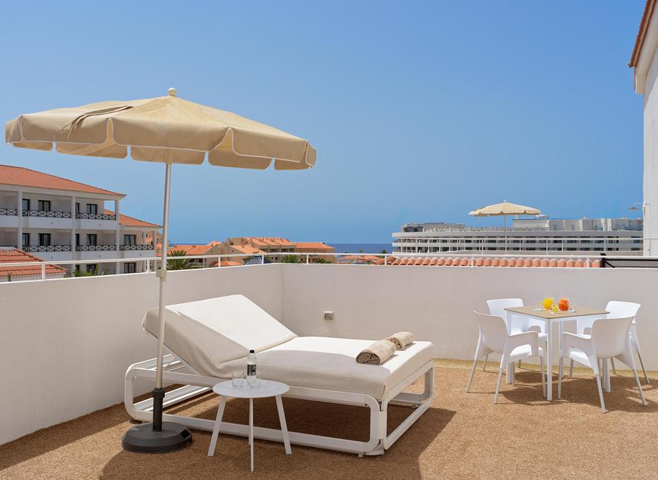 Apartamento 1 dormitorio Deluxe con terraza y solárium privado Hotel Parque la Paz Playa de las Américas Apartamento 1 dormitorio Deluxe con terraza y solárium privado Hotel Parque la Paz Playa de las Américas
