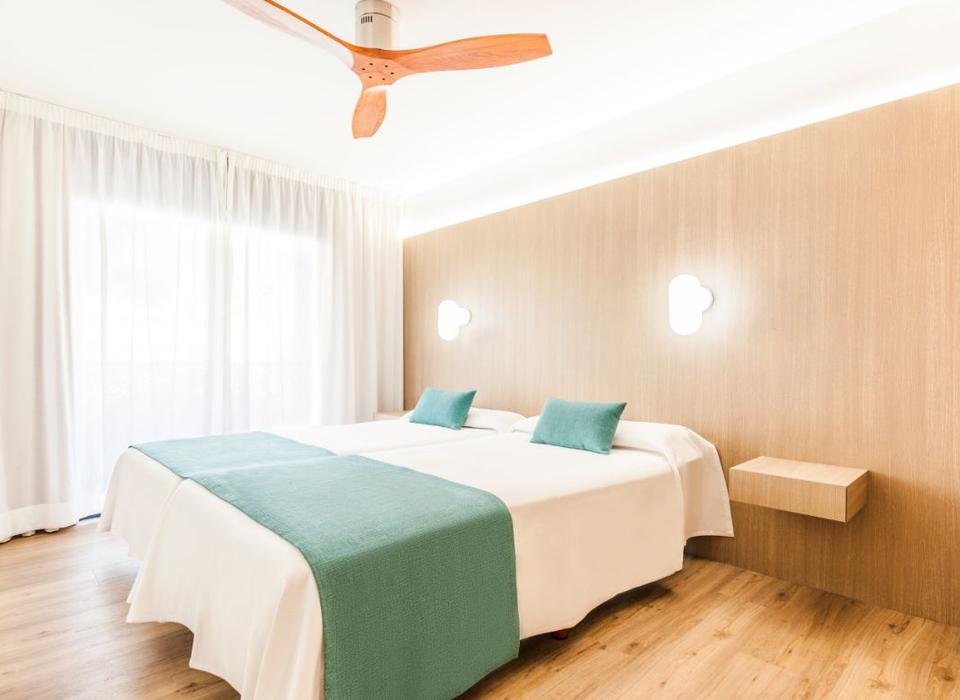 Apartamento 1 dormitorio Deluxe con terraza y solárium privado Hotel Parque la Paz Playa de las Américas Apartamento 1 dormitorio Deluxe con terraza y solárium privado Hotel Parque la Paz Playa de las Américas